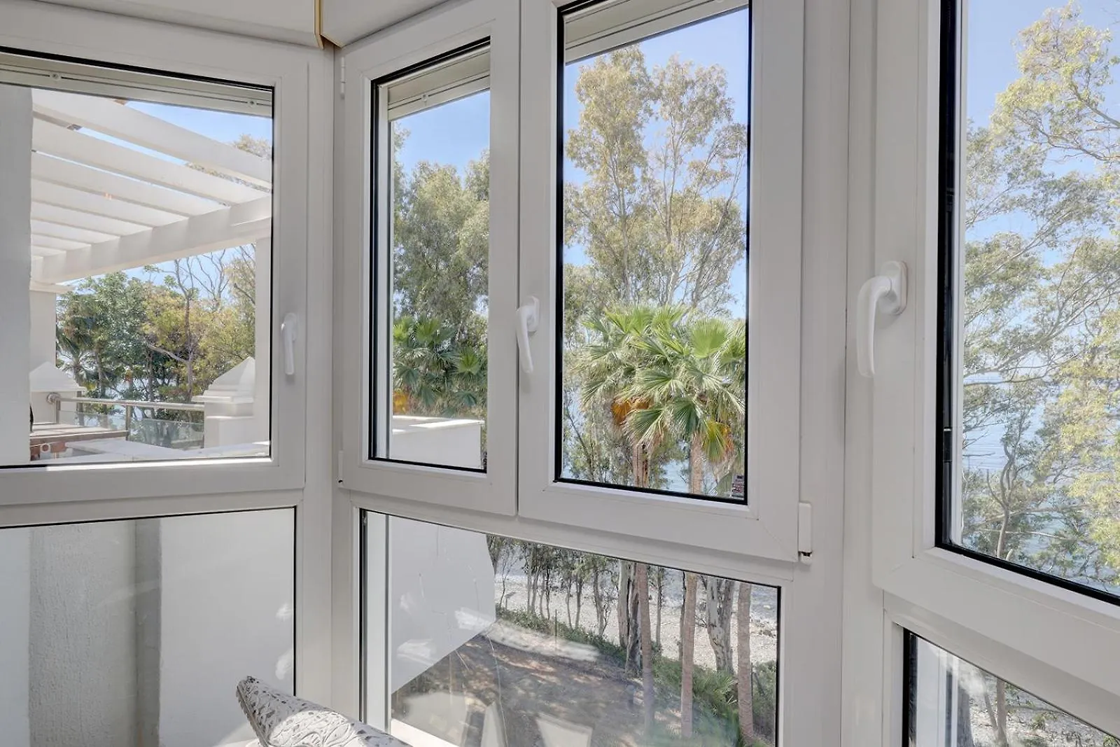 Penthouse Amaryllis - Gerenoveerd Appartement Direct Aan Zee Estepona 0*,  Spain
